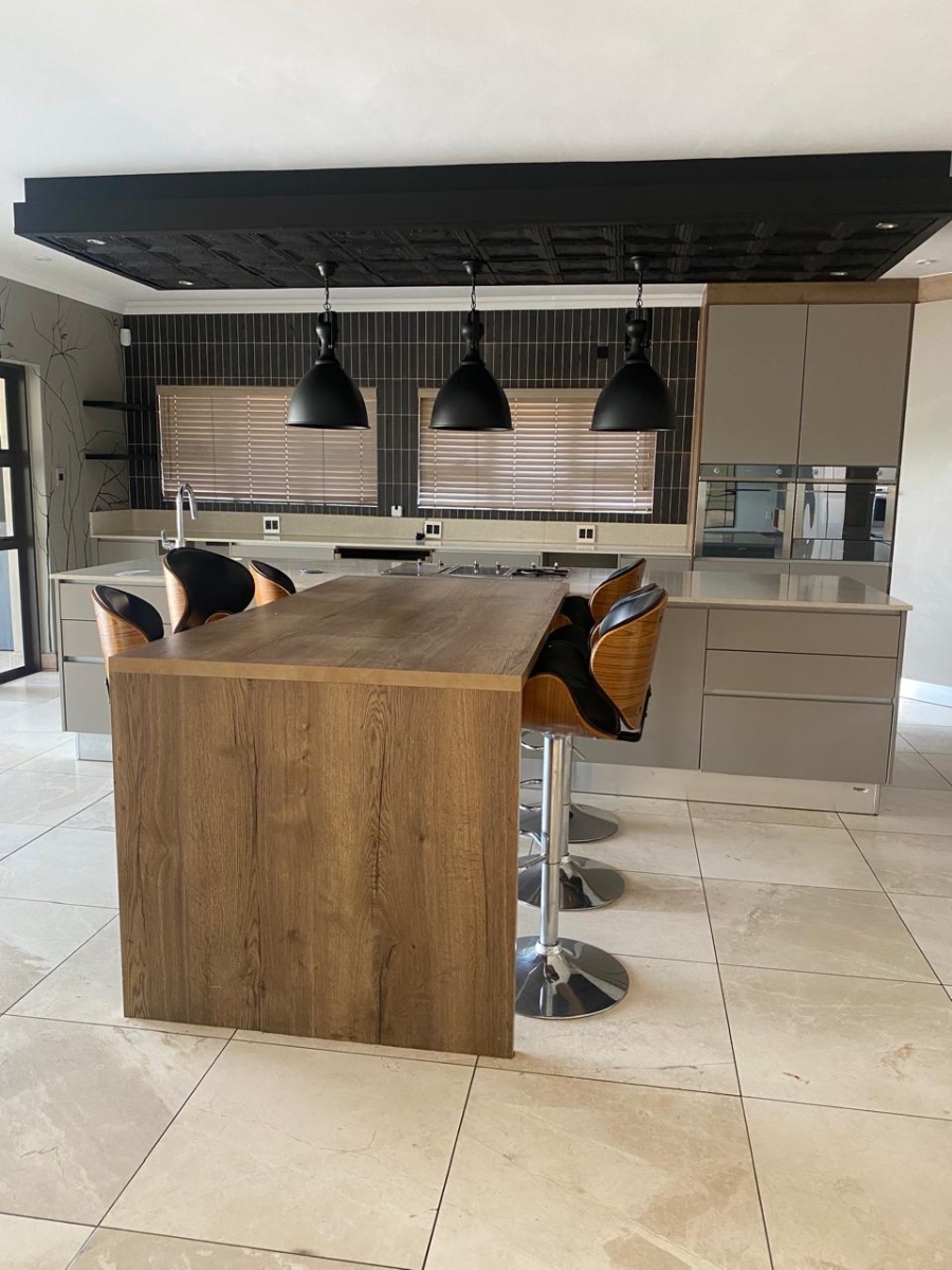 6 Bedroom Property for Sale in Birdwood Estate North West